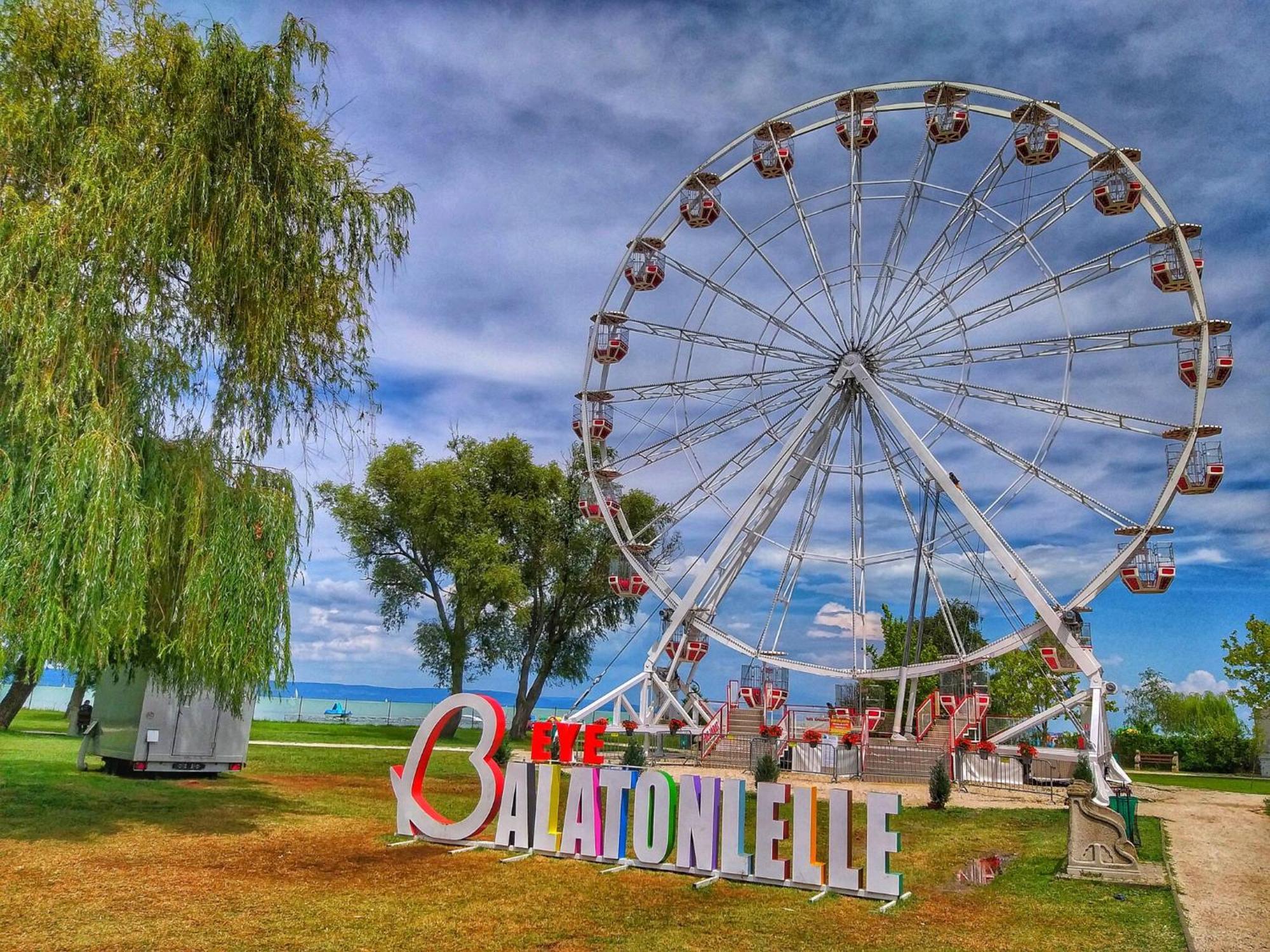 BerBe Apartman Balatonlelle Exterior foto